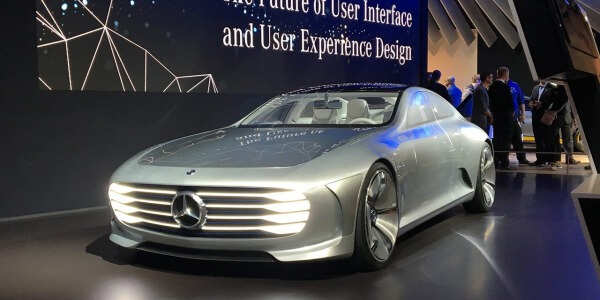 La marca Mercedes Benz lanzará vehículos movidos por hidrógeno.